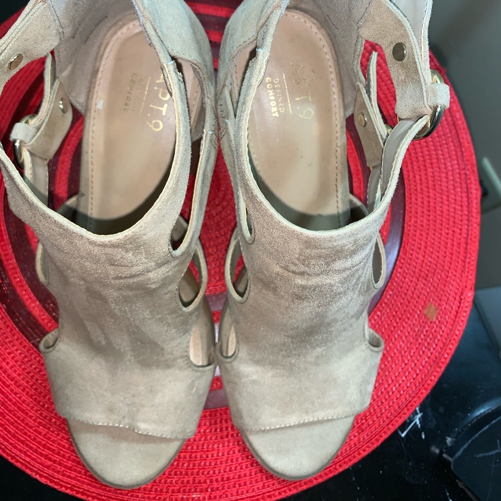 Defined Comfort Sandal. - Picture 5 of 5